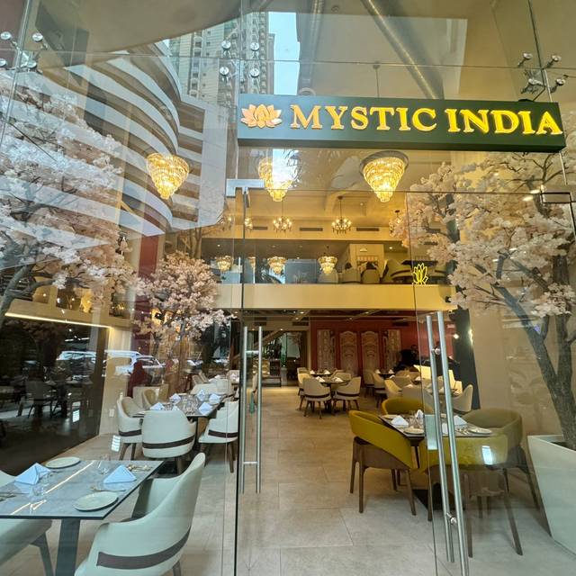 International visitors enjoying authentic Indian dining at Mystic India Panama